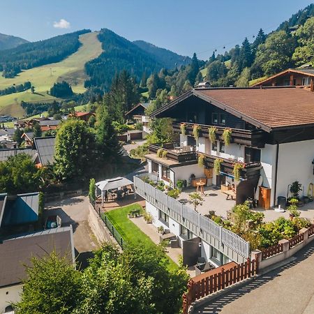 Pension Vier Jahreszeiten Saalbach-Hinterglemm Exteriör bild