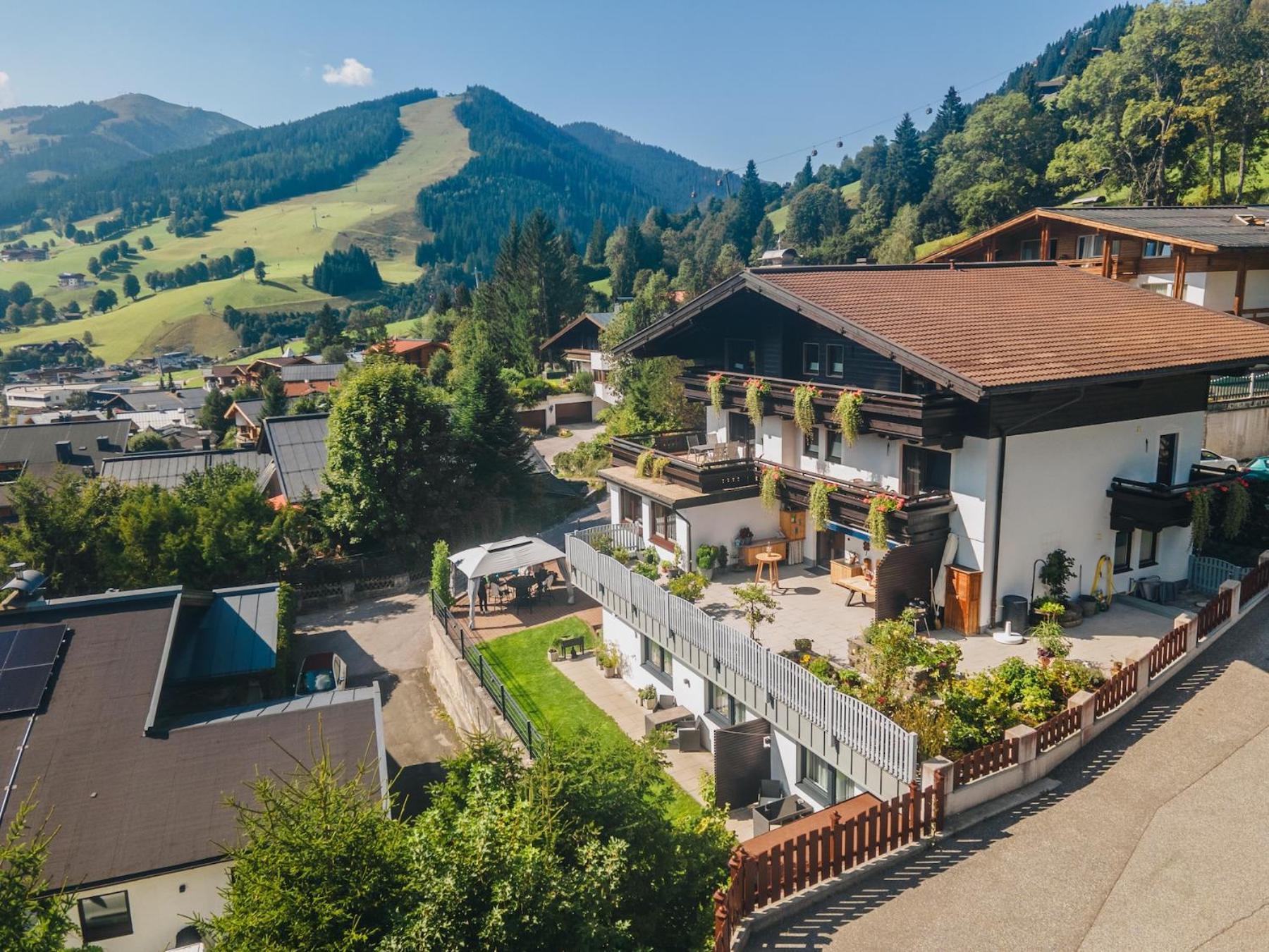 Pension Vier Jahreszeiten Saalbach-Hinterglemm Exteriör bild